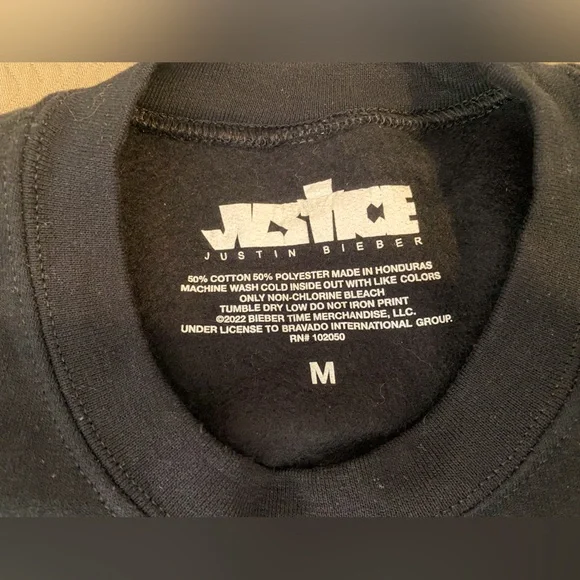 Justin Bieber black Justice tour medium unisex sweatshirt pull over pop icon EUC - Picture 3 of 6